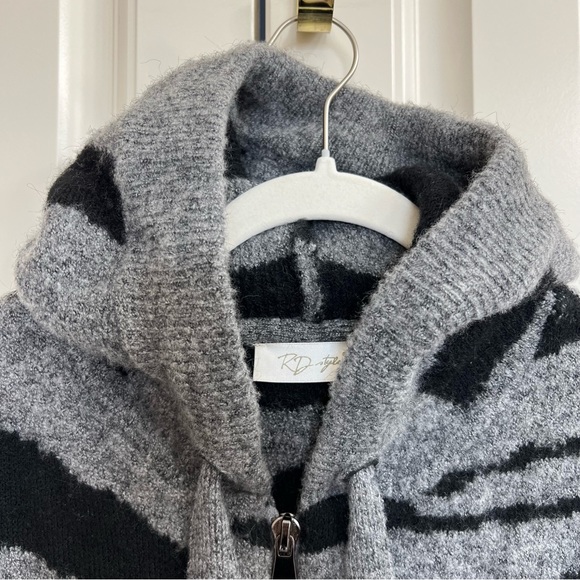 RD Style Hooded Animal Print Sweater in Gray/Black, Size XS - Picture 6 of 8